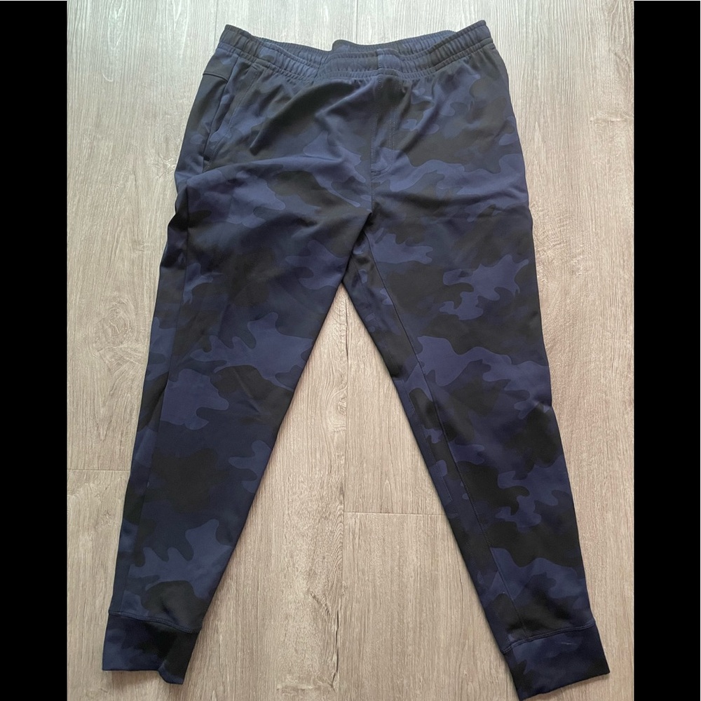 Rhone Spar Athletic Jogger Pant Navy Blue Camo Print Sweatpants Men’s X-Large XL